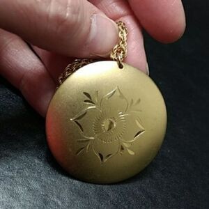 Citation gold tone necklace 27"